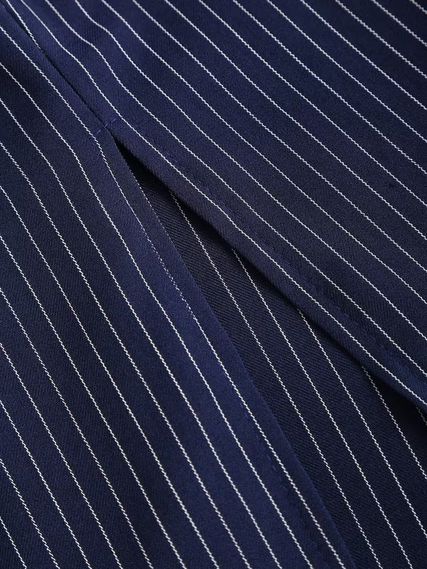 Mittellanges Kleid mit kurzen Ärmeln und Kragen