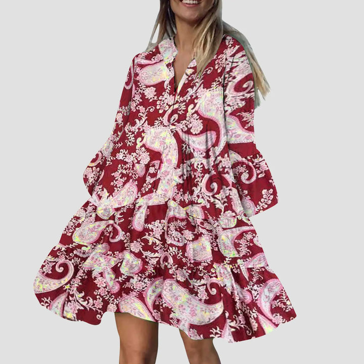 Kurzes Strandkleid mit verspieltem Muster