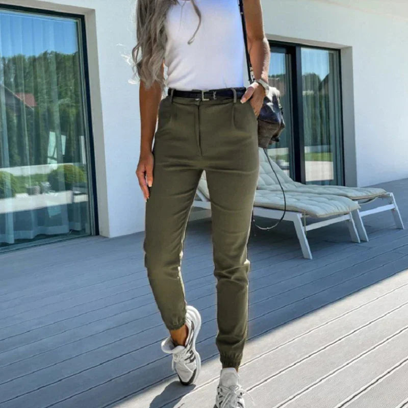 Moderne Damenhose mit schmaler eleganter Form