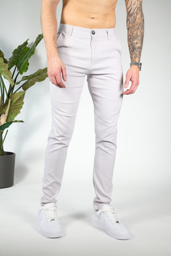 Moderne Hose mit schlanker Form und klarem Schnitt