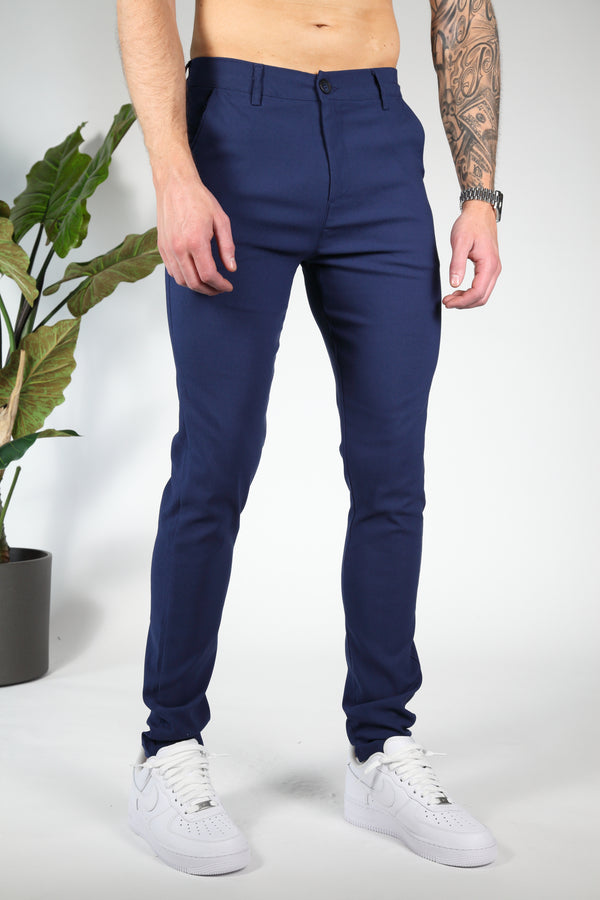 Moderne Hose mit schlanker Form und klarem Schnitt