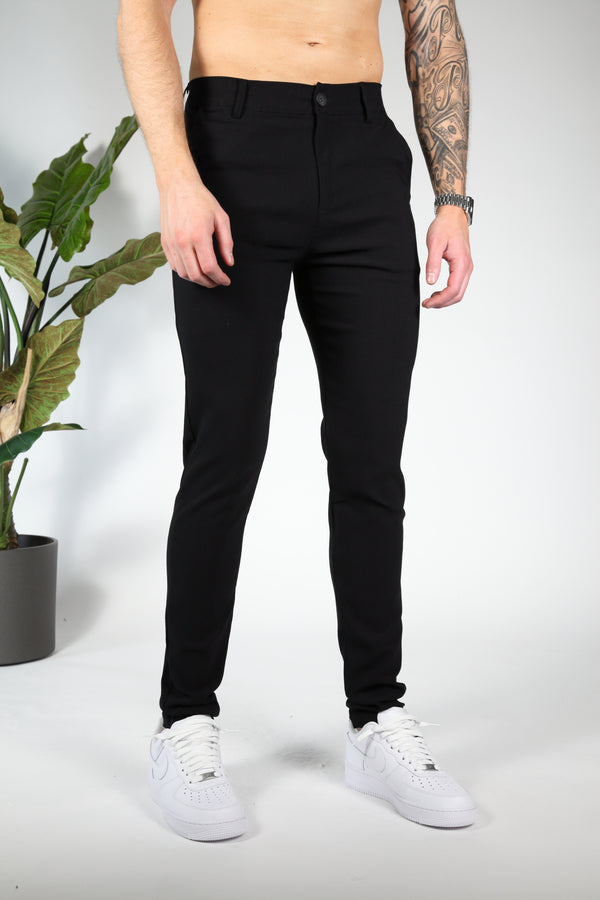 Moderne Hose mit schlanker Form und klarem Schnitt