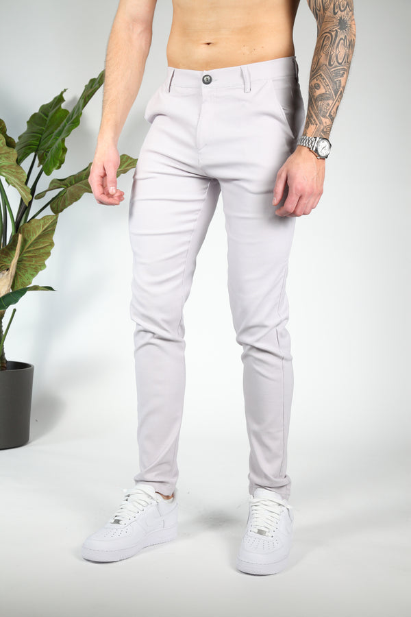 Moderne Hose mit schlanker Form und klarem Schnitt