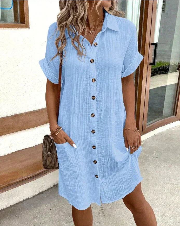 Kleid mit Knöpfen und kurzen Ärmeln