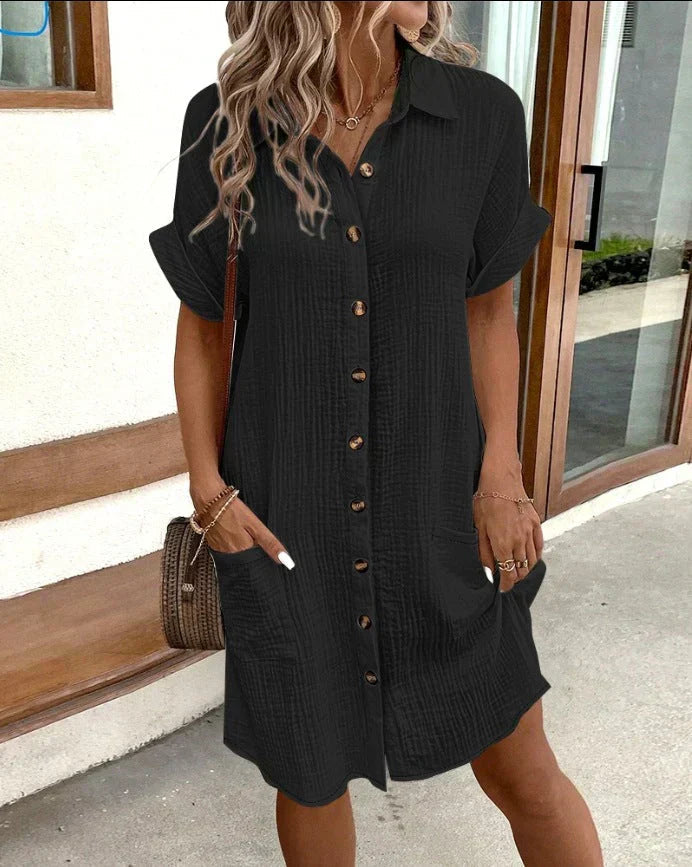 Kleid mit Knöpfen und kurzen Ärmeln
