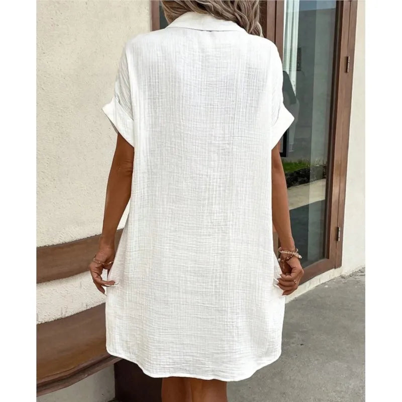 Sommerkleid mit Knöpfen und kurzen Ärmeln