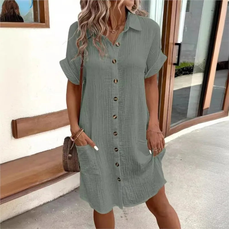 Sommerkleid mit Knöpfen und kurzen Ärmeln