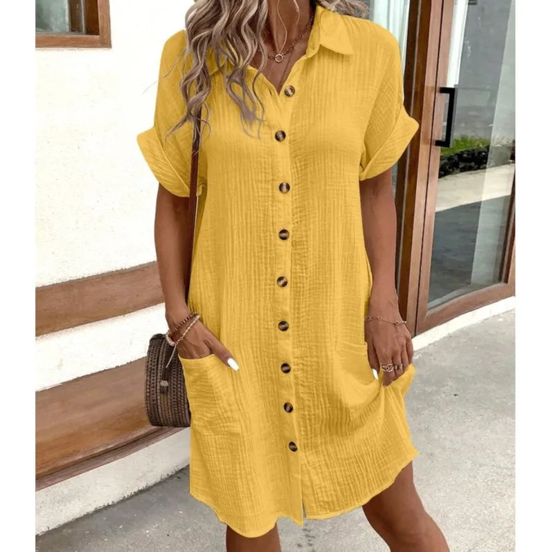 Sommerkleid mit Knöpfen und kurzen Ärmeln