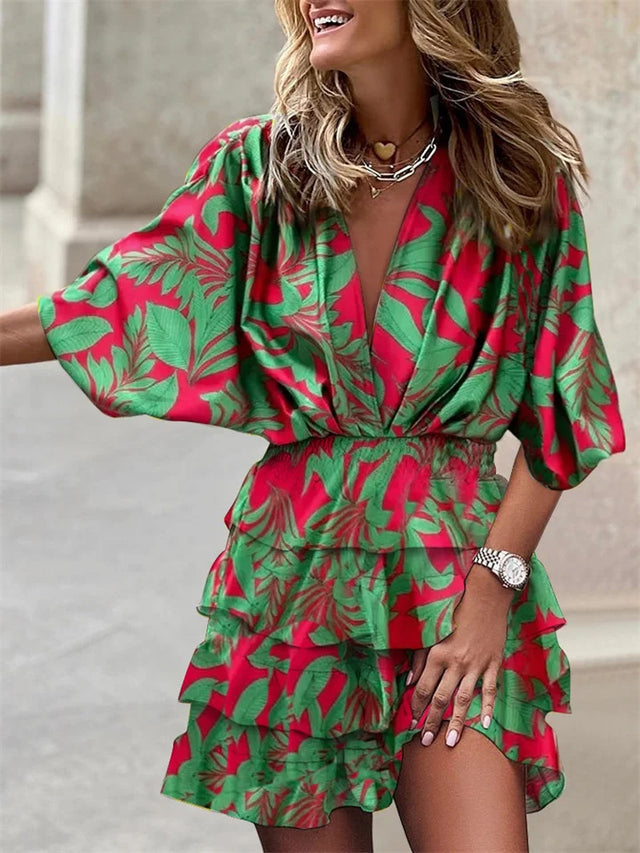 Sommerliches kurzes Kleid mit V-Ausschnitt und Rüschen