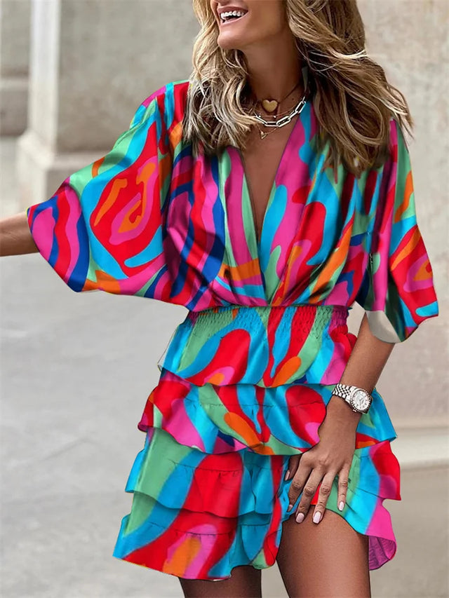 Sommerliches kurzes Kleid mit V-Ausschnitt und Rüschen