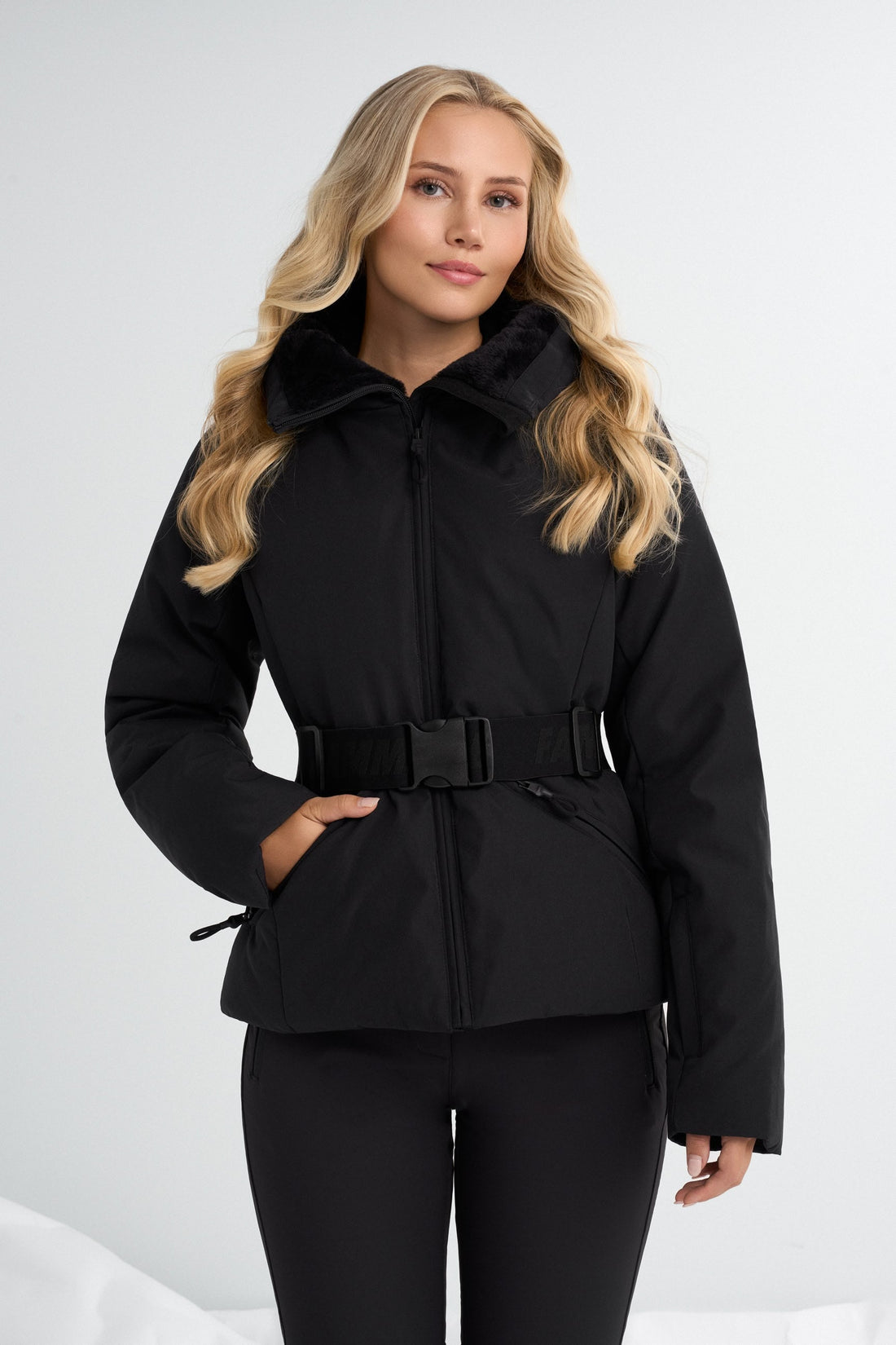 Sportliche Skijacke mit hohem Kragen