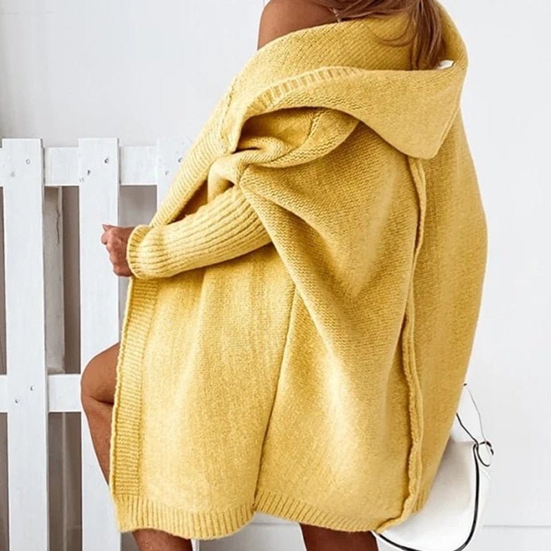 Stilvolle Damen Strickjacke mit Kapuze