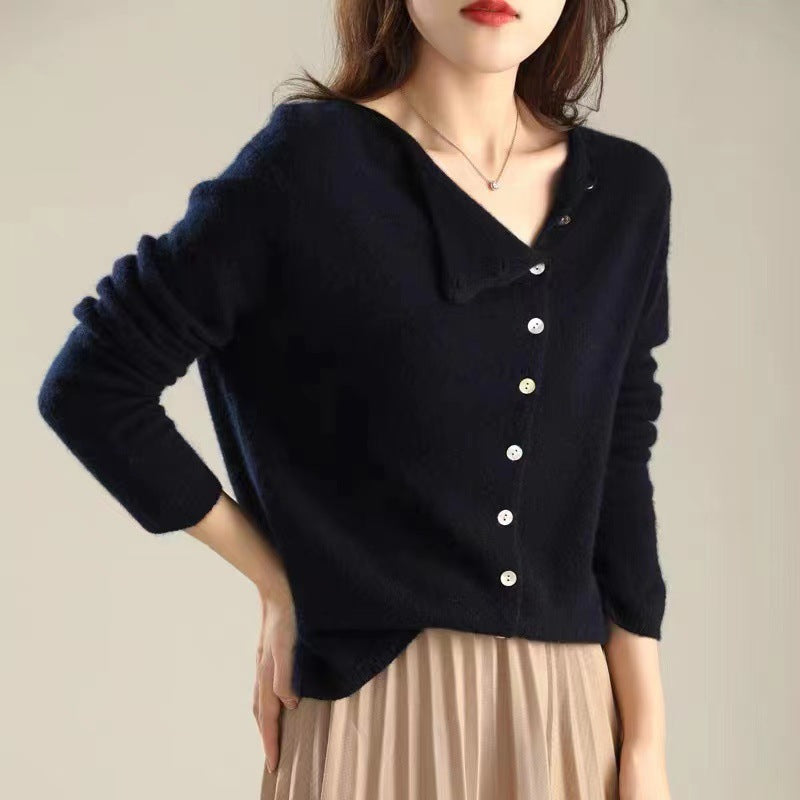 Stilvoller Damen Pullover mit diagonalen Knöpfen
