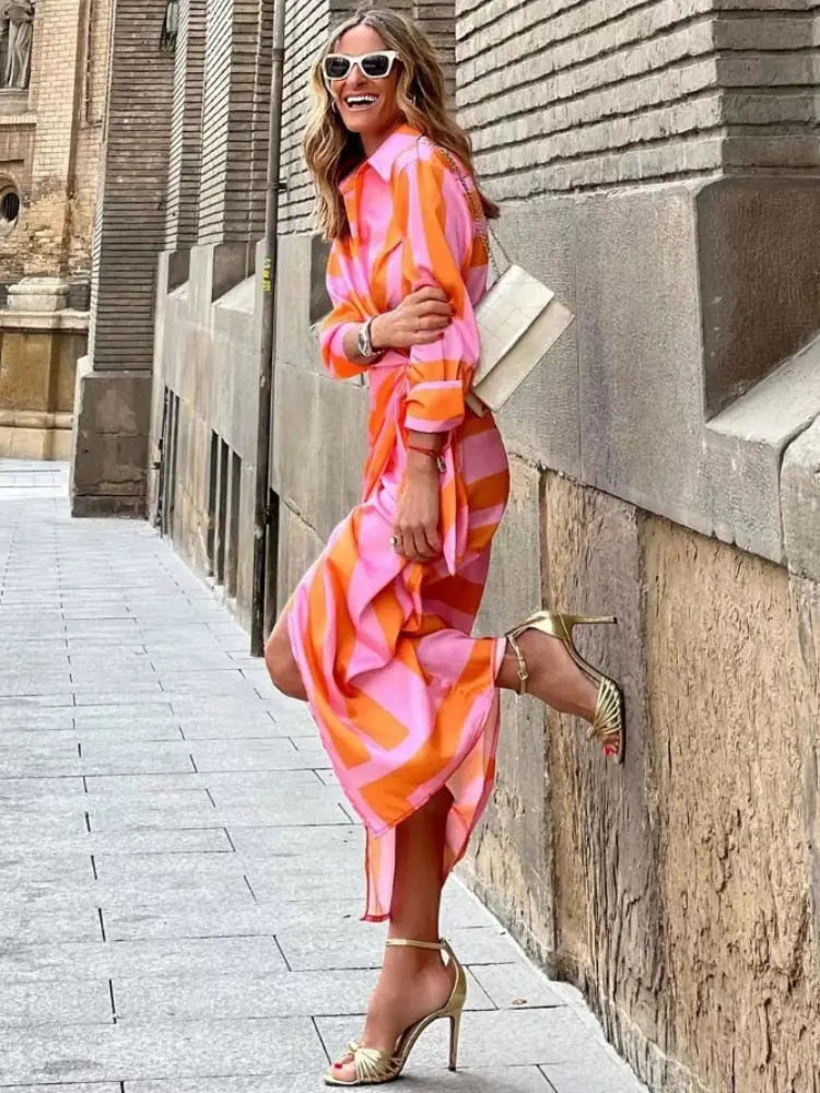 Elegantes Sommerkleid in Wickeloptik mit Schwung