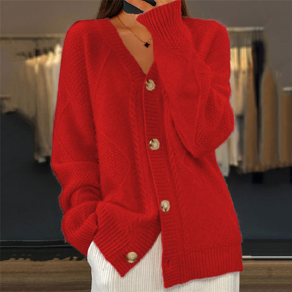 Vornehme Damenstrickjacke mit klassischer Knopfleiste