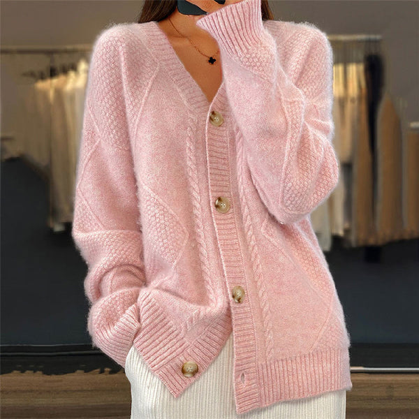 Vornehme Damenstrickjacke mit klassischer Knopfleiste