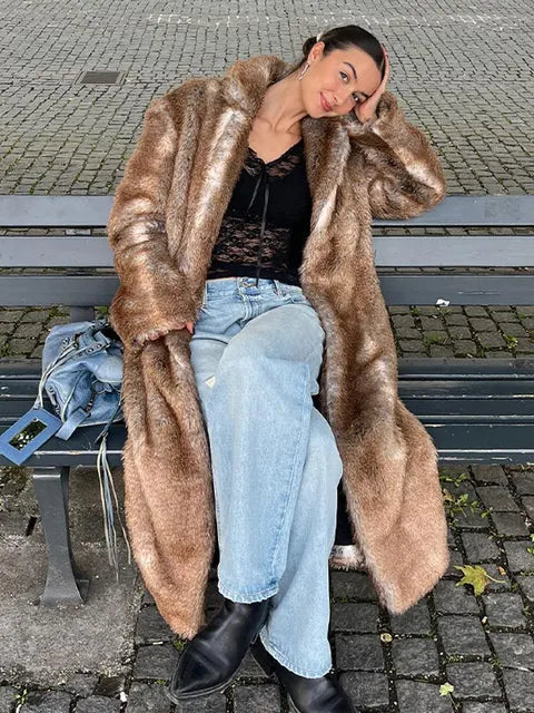 Vornehmer Damen Wintermantel mit langer Form