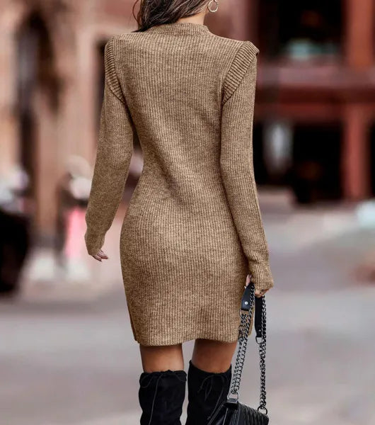 Vornehmes Damenkleid mit langen Ärmeln