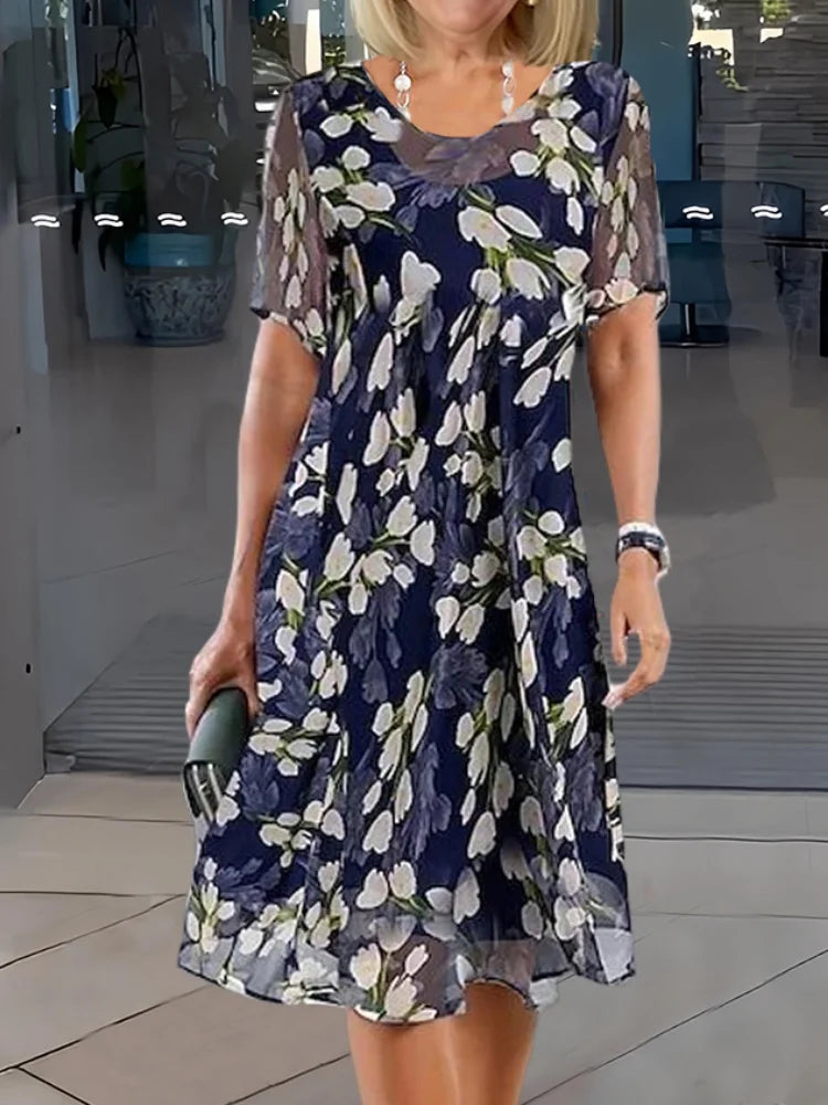 Wadenlanges Kleid mit Blumen und kurzen Ärmeln