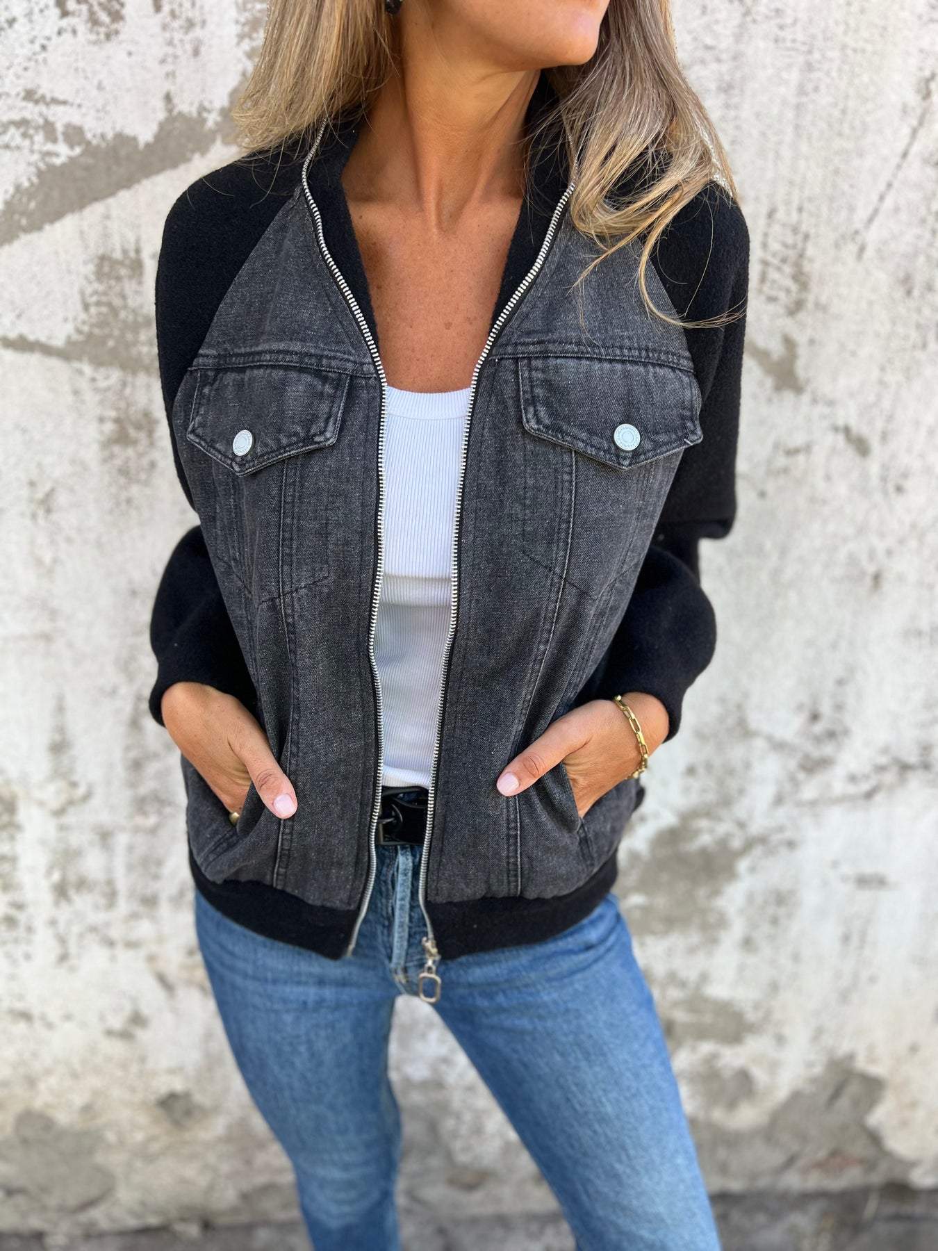 Zeitgemäße Damenjacke mit eleganter Formgebung