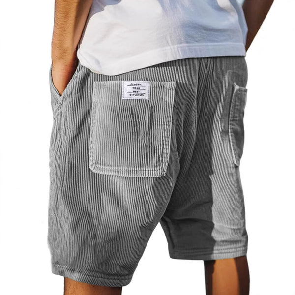 Moderne Herrenshorts für Sommertage