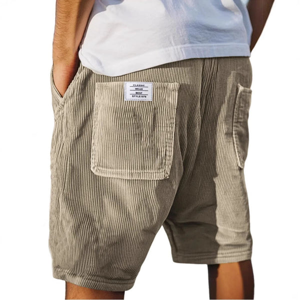 Moderne Herrenshorts für Sommertage