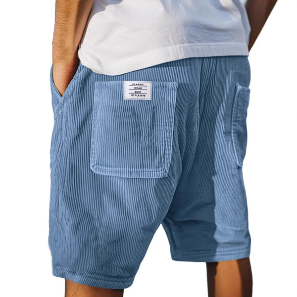 Moderne Herrenshorts für Sommertage