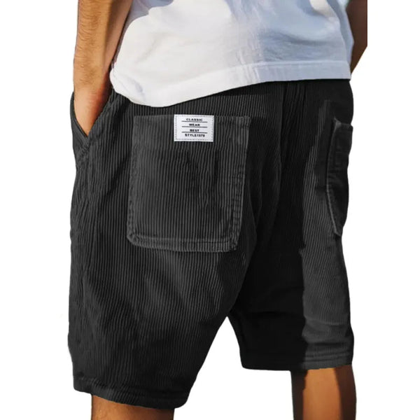 Moderne Herrenshorts für Sommertage