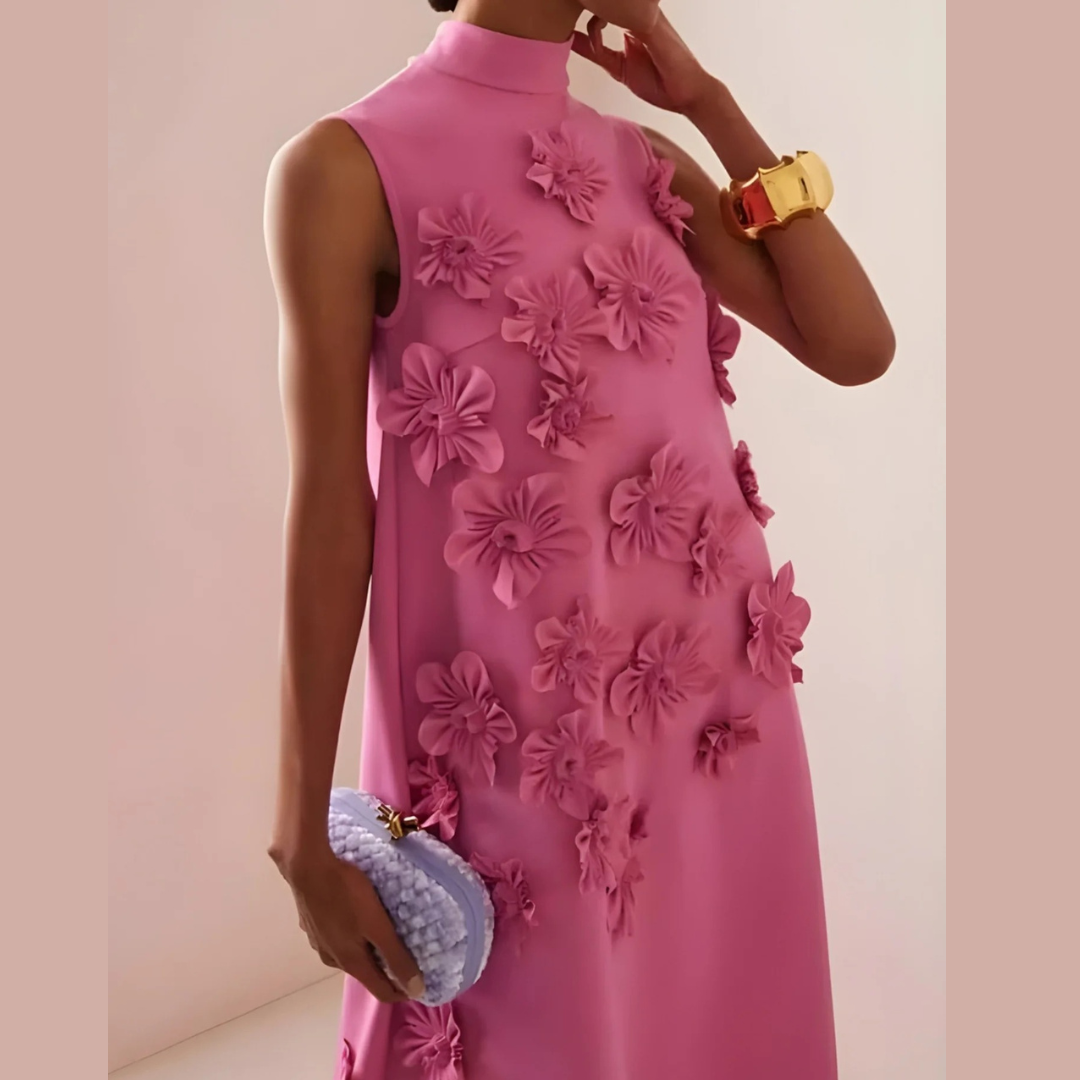Langes Abendkleid mit Blütenakzenten