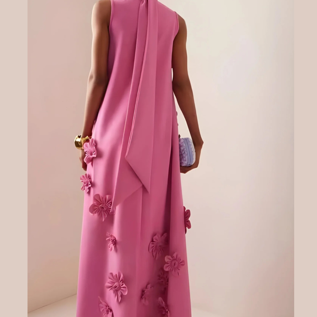 Langes Abendkleid mit Blütenakzenten