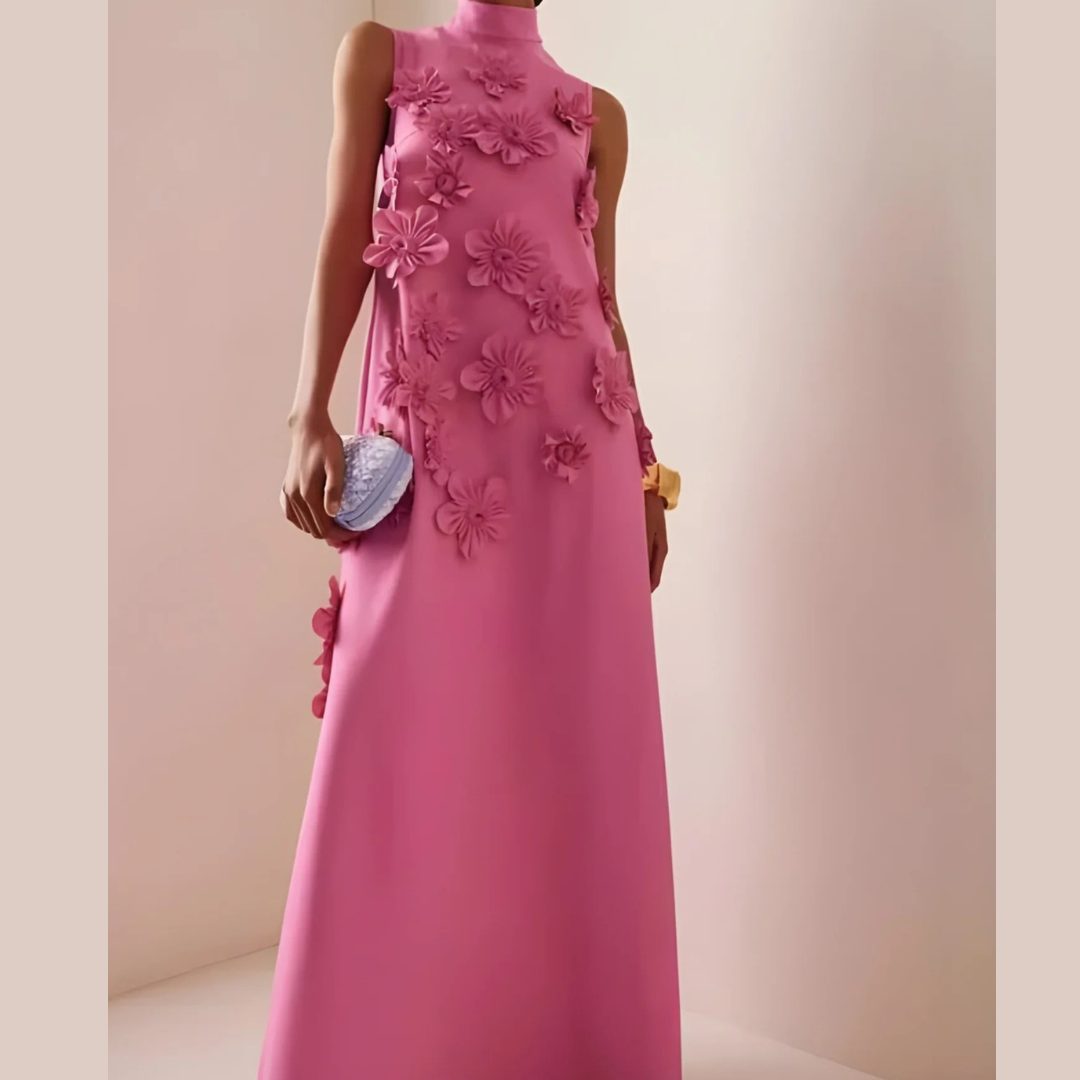 Langes Abendkleid mit Blütenakzenten