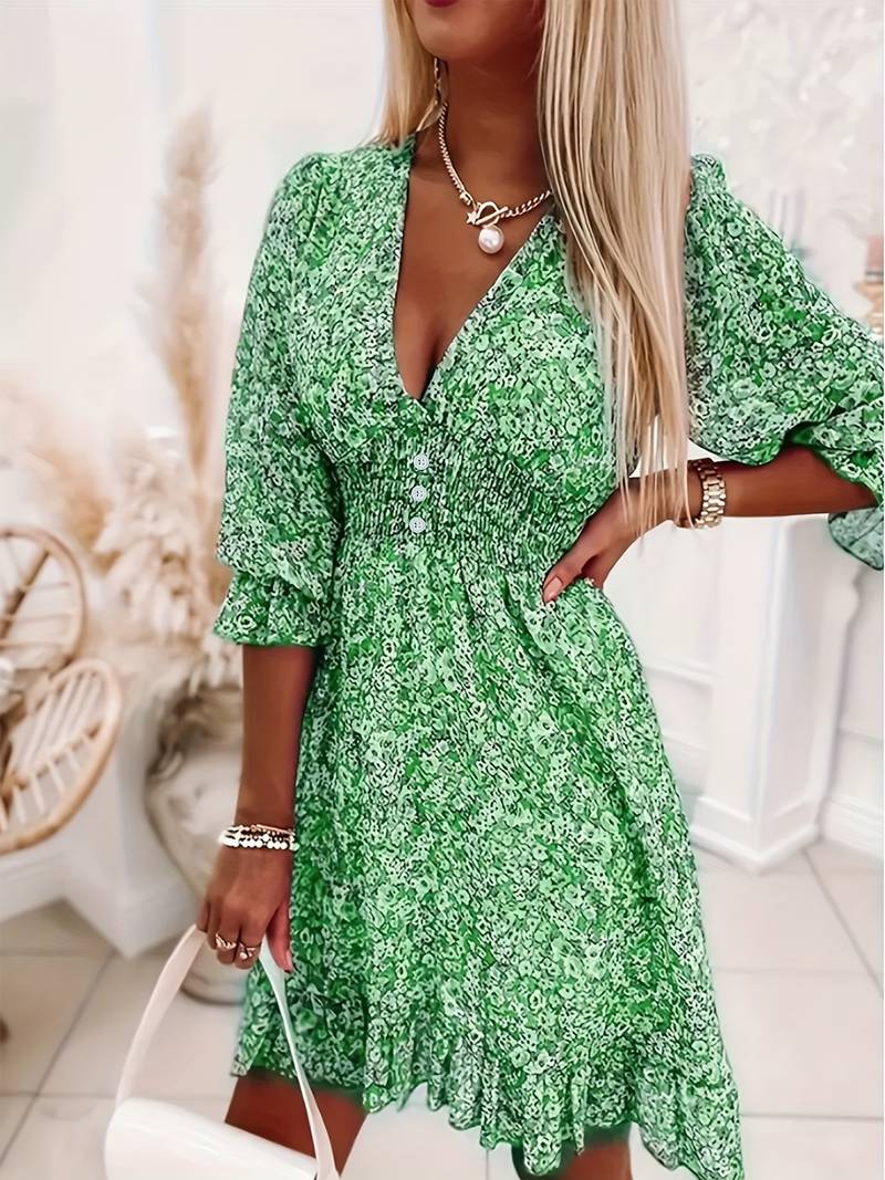 Kurzes Blumenkleid mit romantischer weicher Ausstrahlung