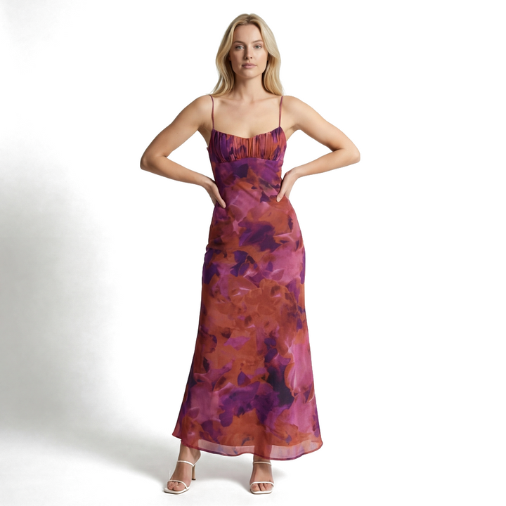Langes Kleid mit feinen Trägern und Blumen