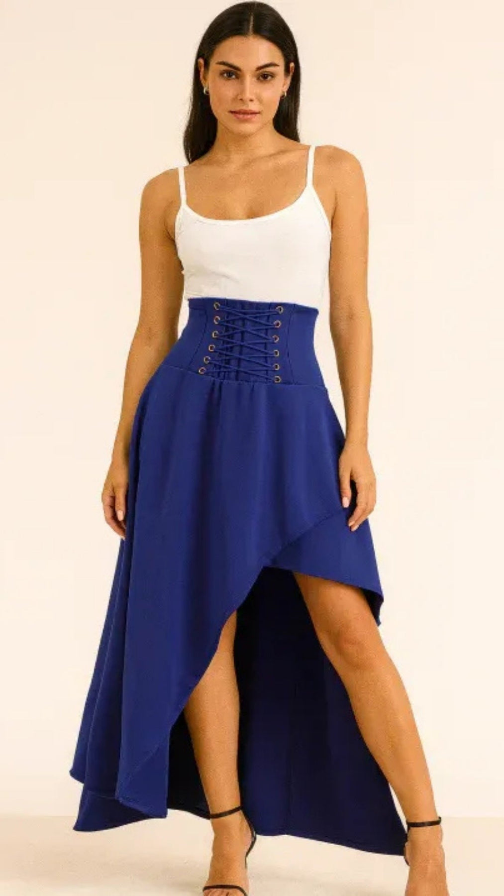 Asymmetrischer Midirock mit Schlitz
