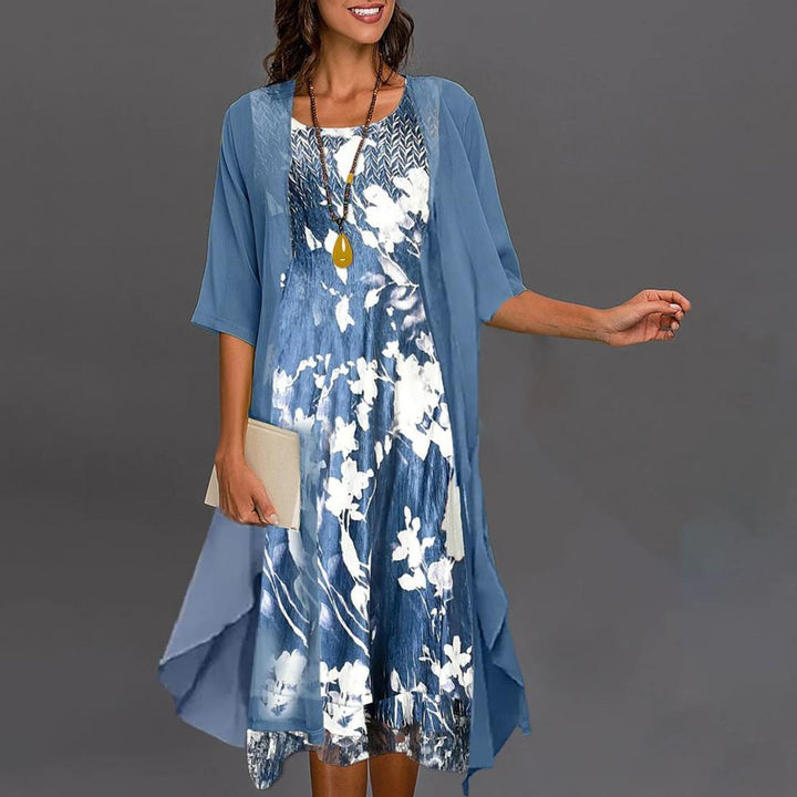 Sommerkleid mit Muster und mittlerer Länge