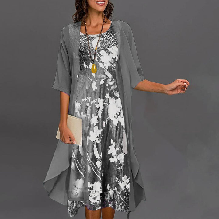 Sommerkleid mit Muster und mittlerer Länge