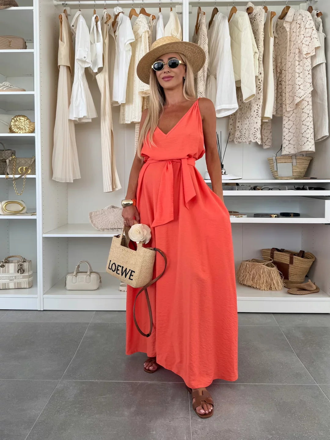 Maxikleid mit Trägern und Bindegürtel