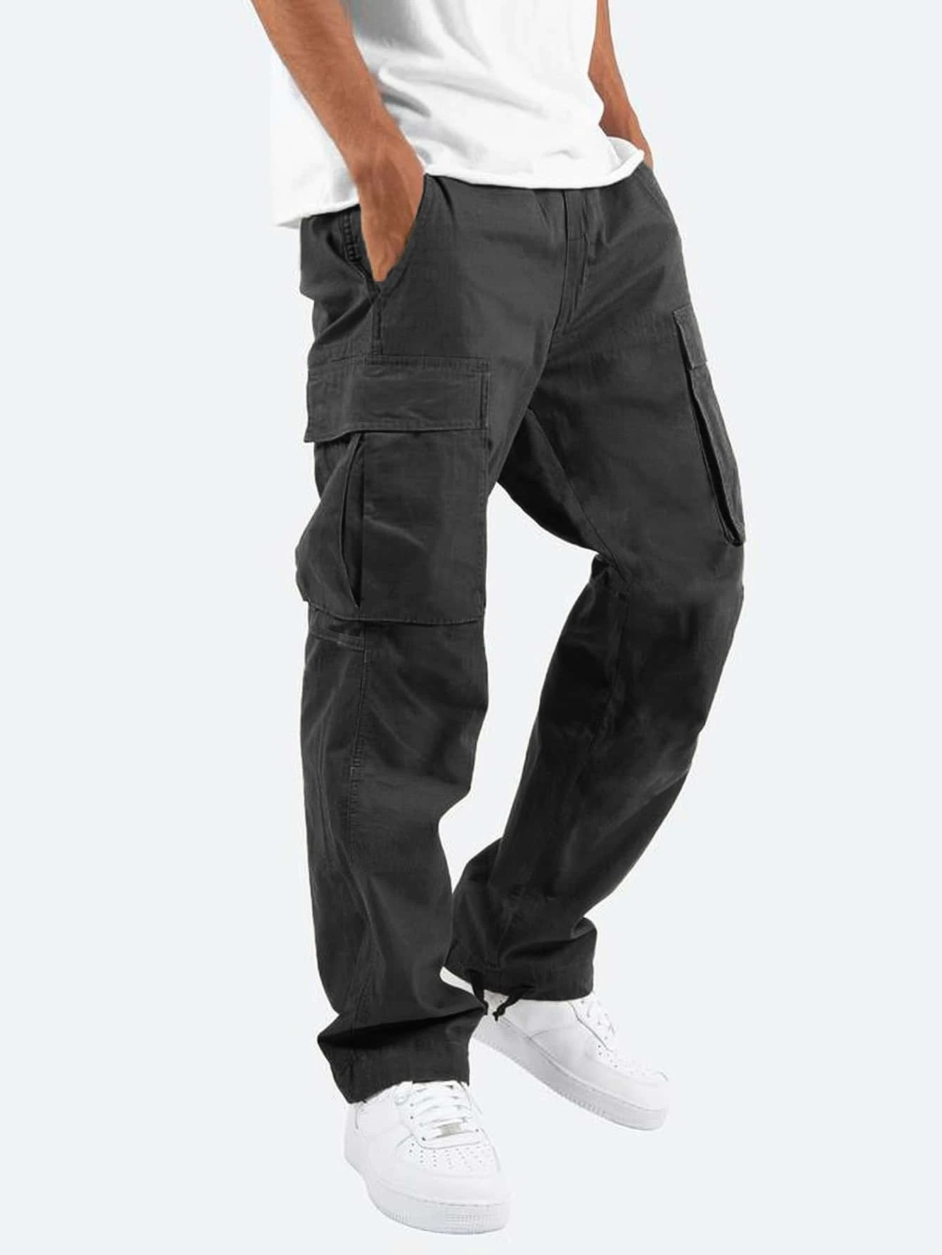 Herrenhose im Cargo Stil mit Taschen