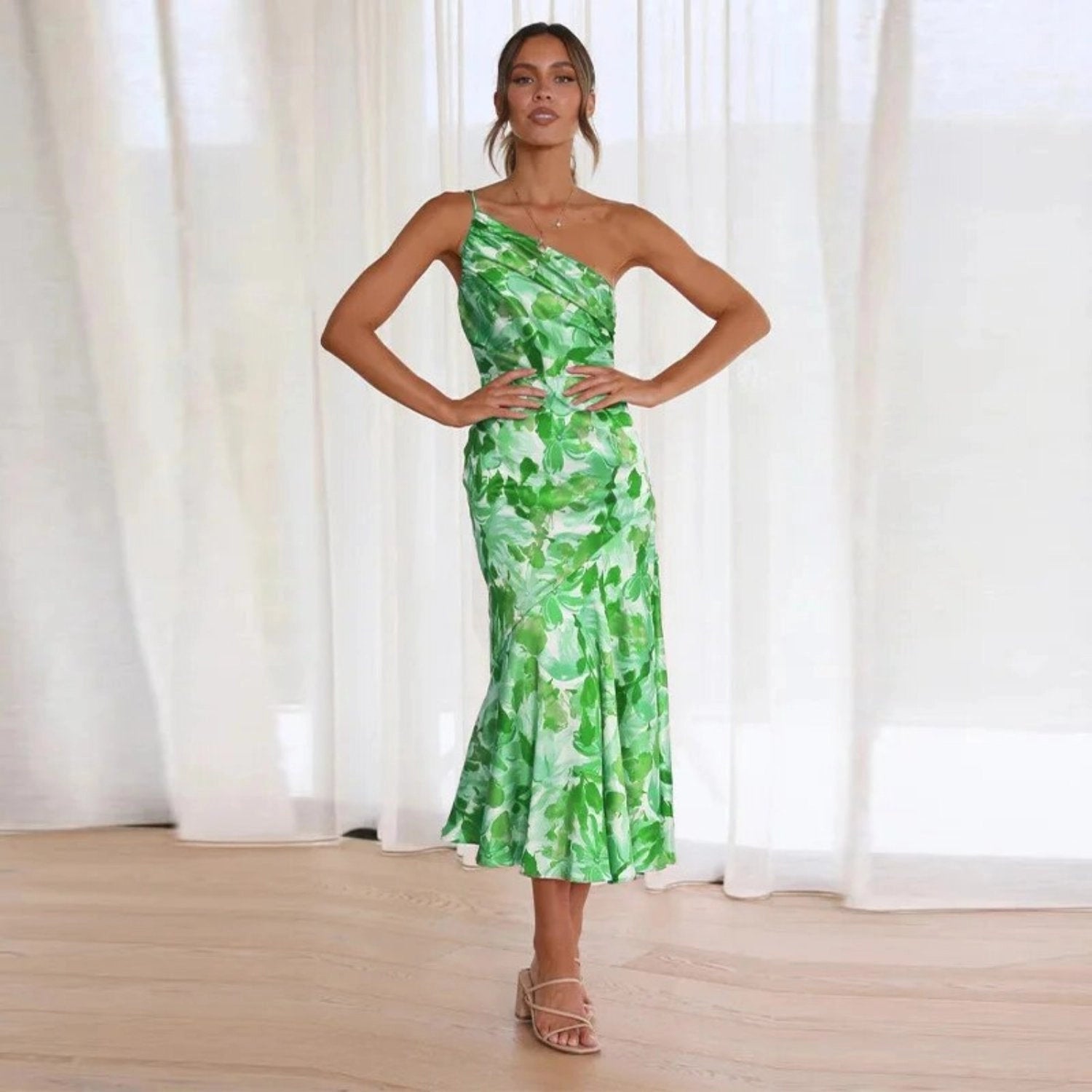 Geblümtes Midikleid mit Drapierung