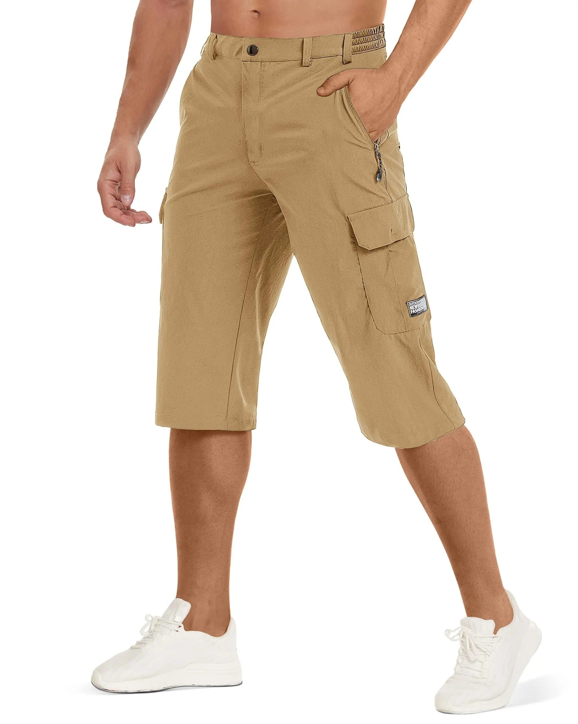 Kurze Herrenhose mit sichtbaren Taschen