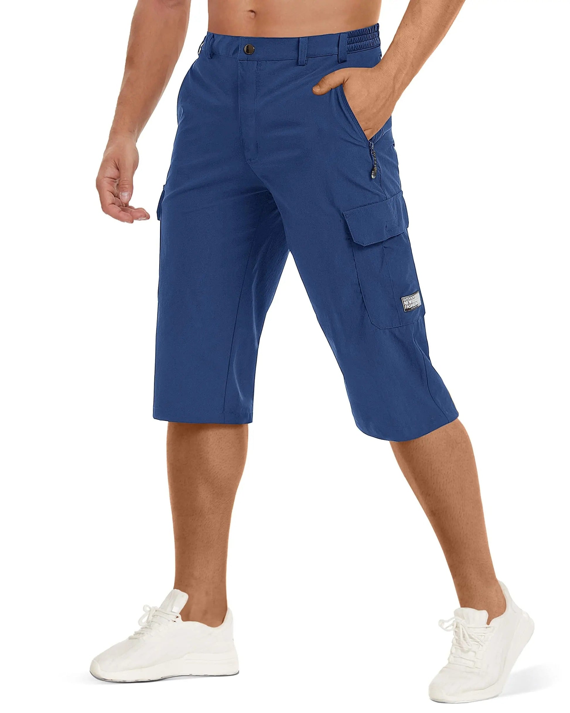 Kurze Herrenhose mit sichtbaren Taschen
